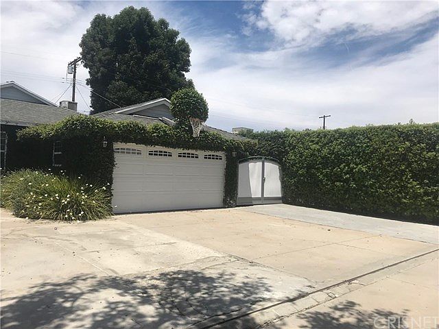 2nd image of 10001 Gloria Ave