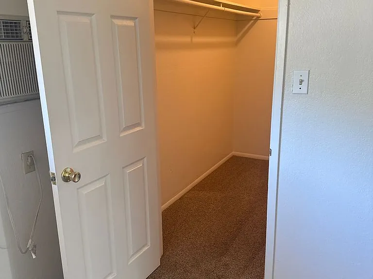 314 N Cloverdale Blvd — Photo 8