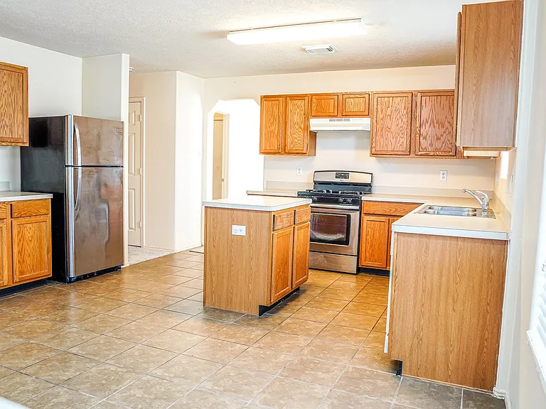 19131 Prairie Bluff Dr — Photo 6
