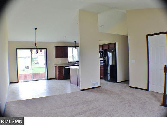 3rd image of 255 Douglas Dr S