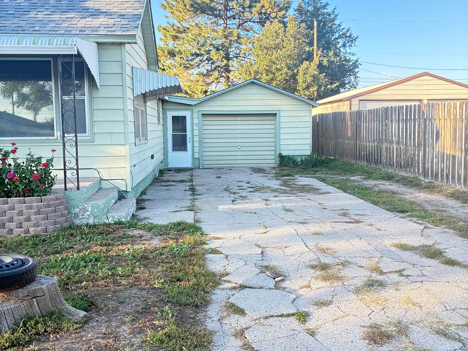 2 bed, 752 sqft, $900 — Photo 2