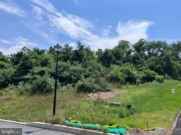 13 Sawtooth Oak Dr, Lewisberry, PA 17339