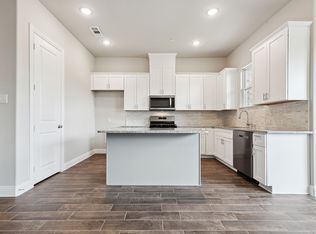 548 Hutchinson Ln, Lewisville, TX 75077