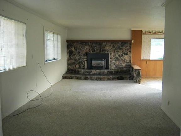 3rd image of 498 Green Acres Dr