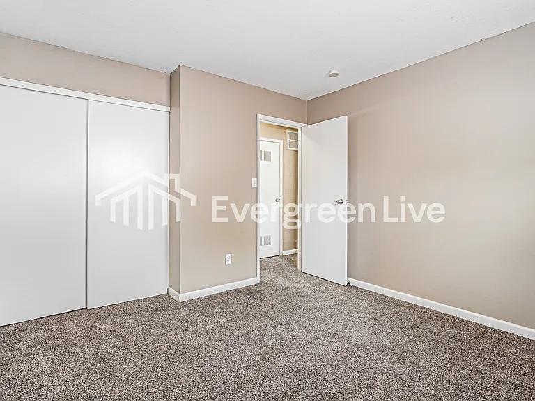 5050 Fullerton Dr — Photo 11