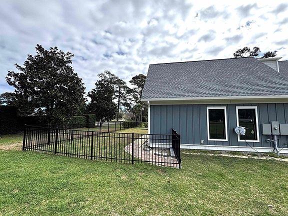 4th image of 825 Commanders Island Dr.
