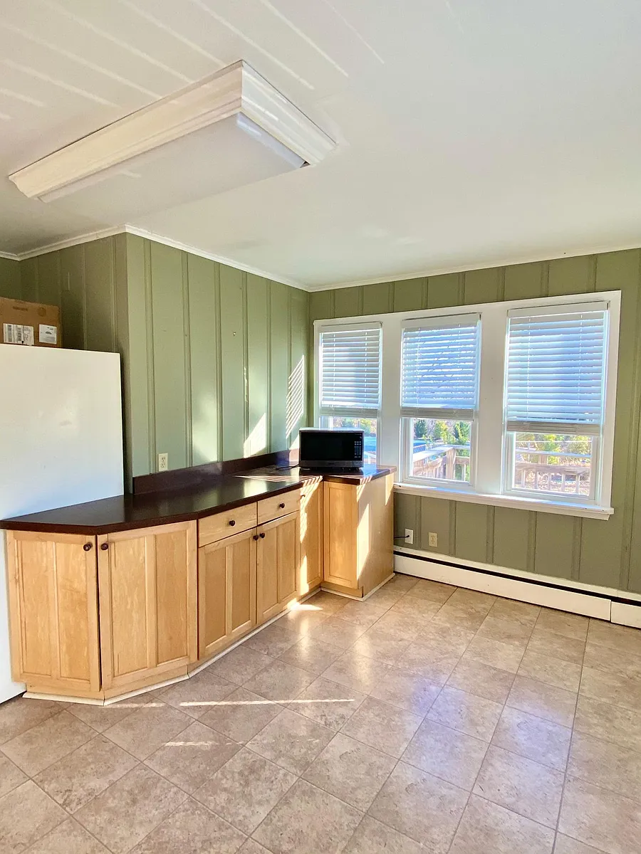 KITCHEN - 203 Kirkley Rd #A