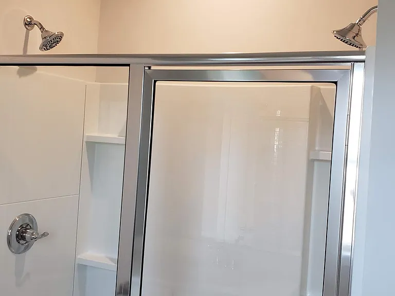 dual showerhead in owner's bath
