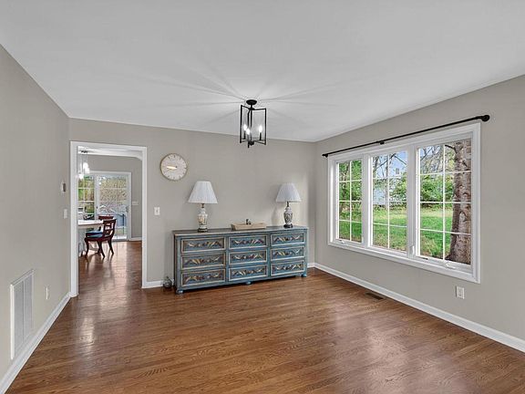 3rd image of 5 Campbell Ct