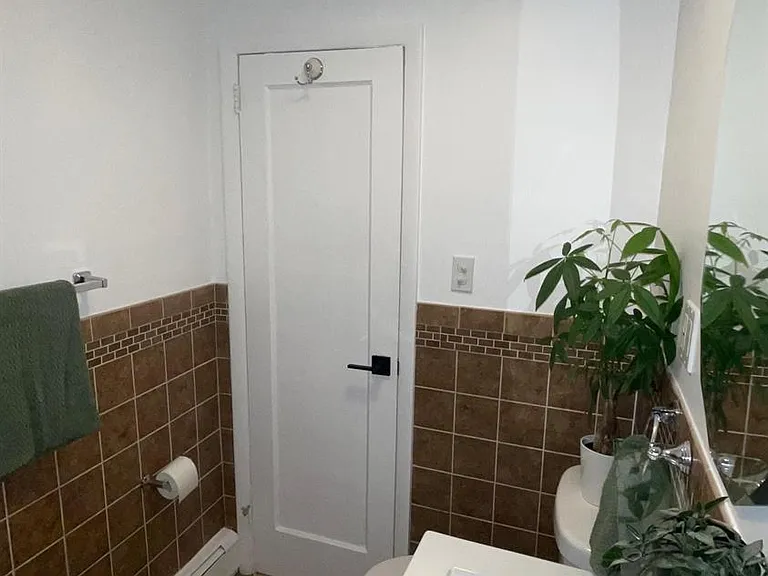 749 Linden Ave — Photo 8