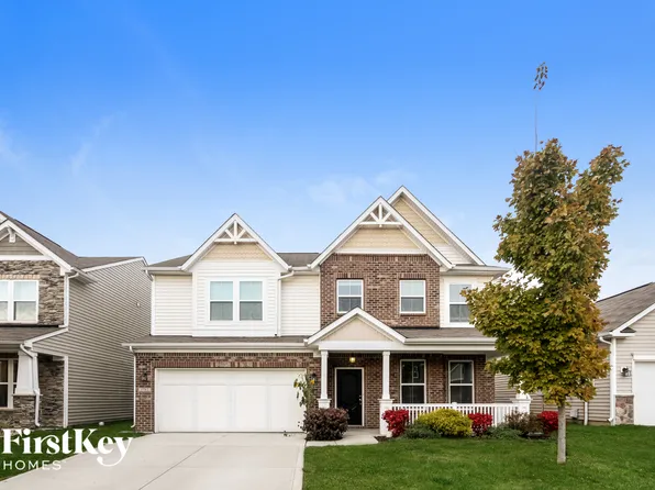 5782 Open Fields Dr, Whitestown, IN 46075