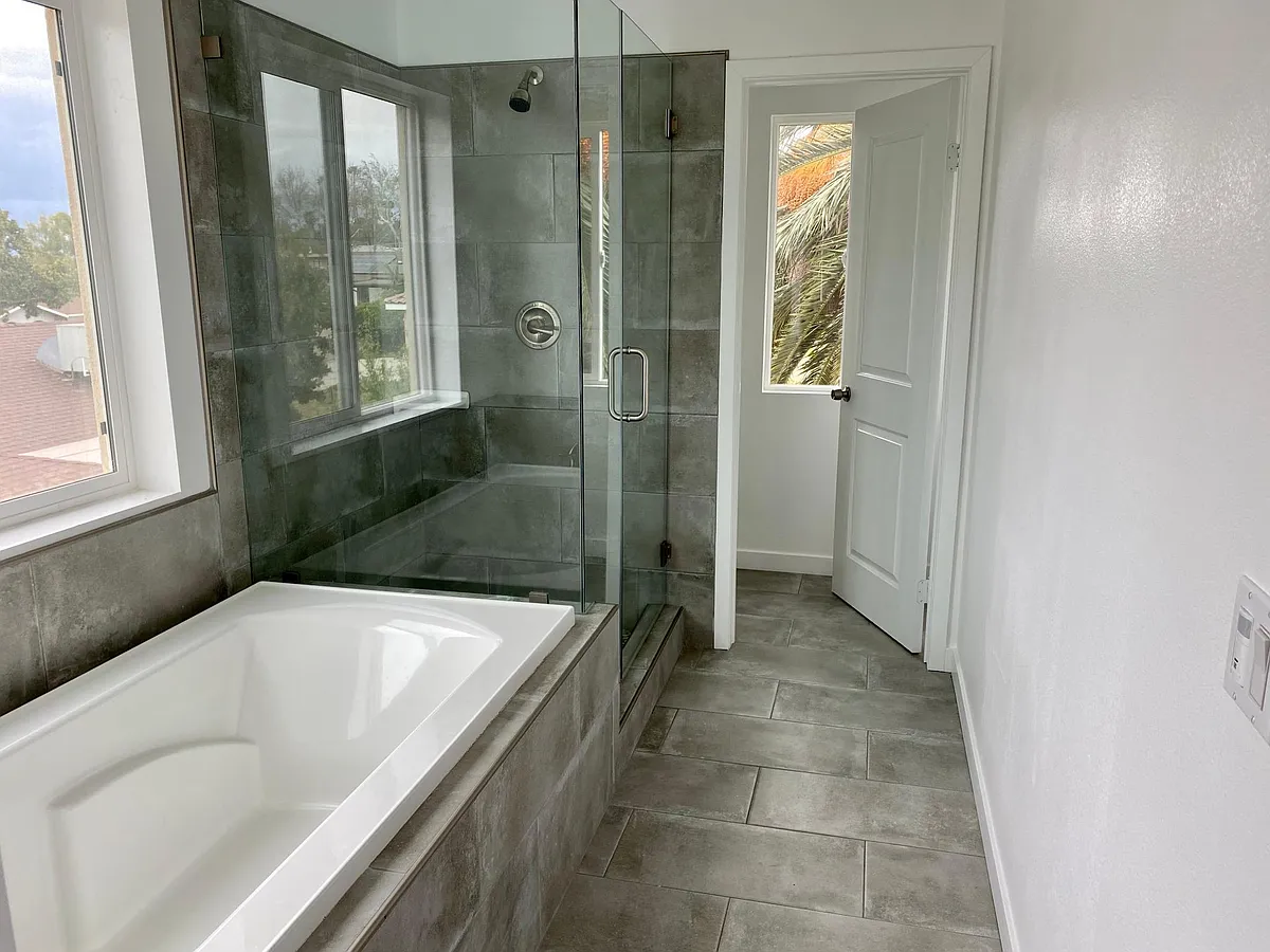 Master bath - 9345 Acacia Ave