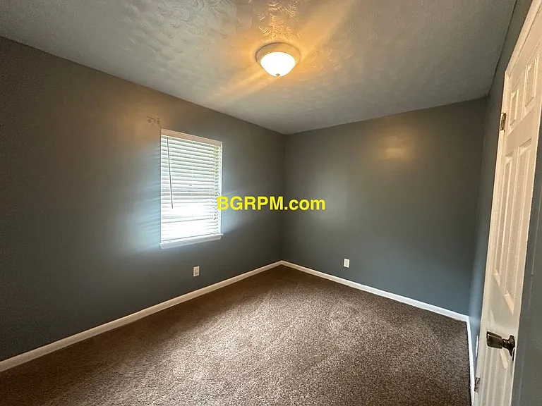 904 Brewer St — Photo 7