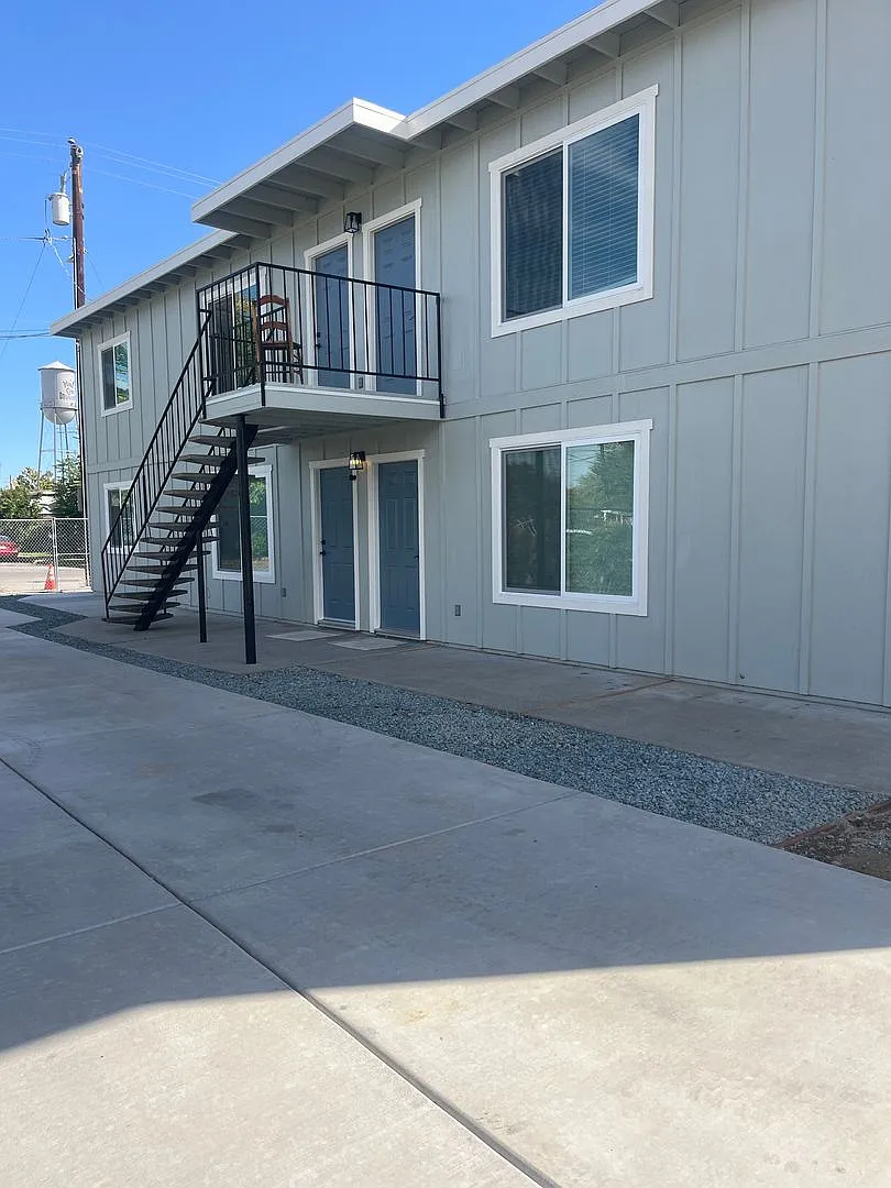 Don't miss out - Newly Remodeled upgraded Apartments — Photo 1