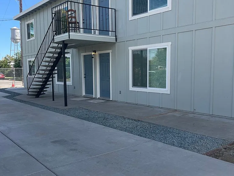 656 Walnut St — Photo 1