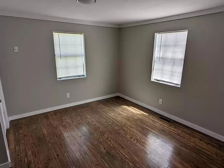 611 Shannon Ave — Photo 12