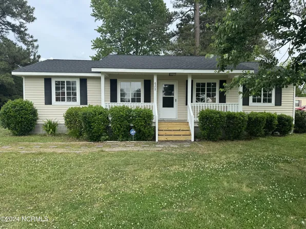 8209 Ida Street SW, Walstonburg, NC 27888