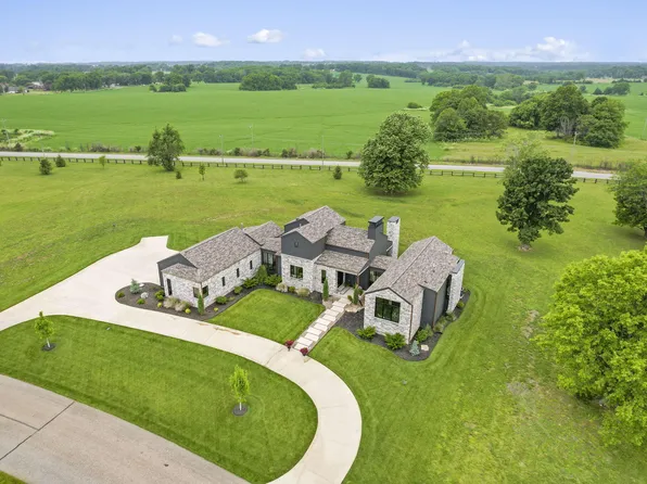 269 E Wisteria Lane, Ozark, MO 65721