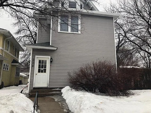 228 Victoria St N #2