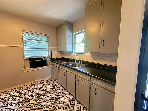 1907 Sidney St — Photo 15