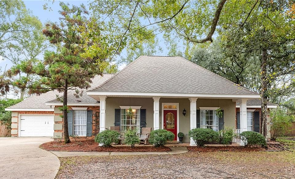 1st image of 134 Wisteria Ln