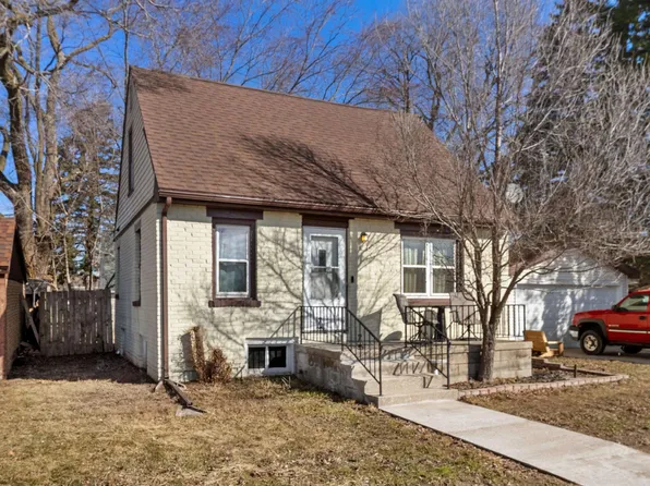 2114 Schetter Ave, Sheboygan, WI 53083