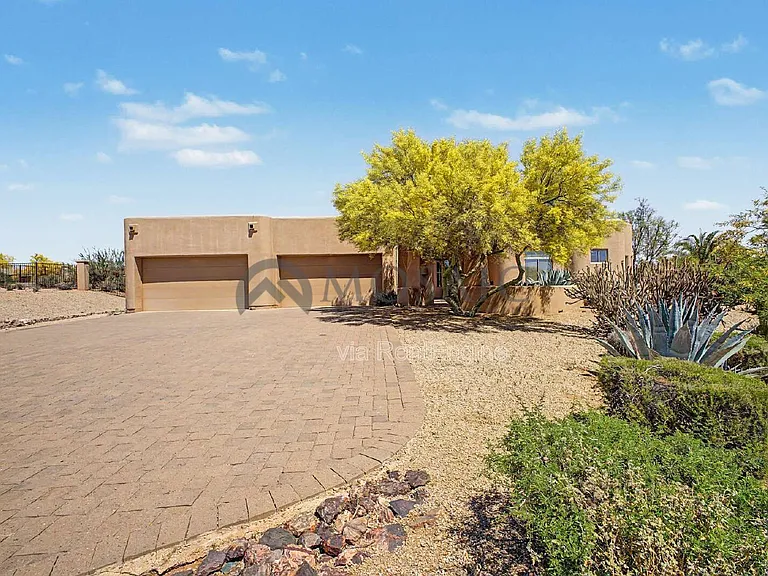 14006 E Mark Ln — Photo 2