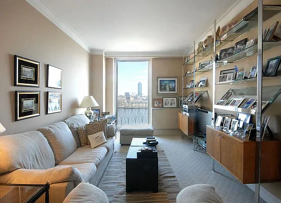 Sold by Warburg | media 8