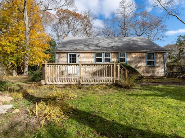 7 Elm St, Tisbury, MA 02568