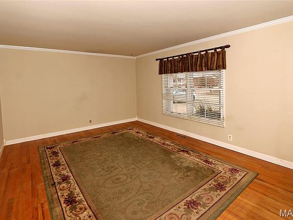 2nd image of 2870 Sussex Dr