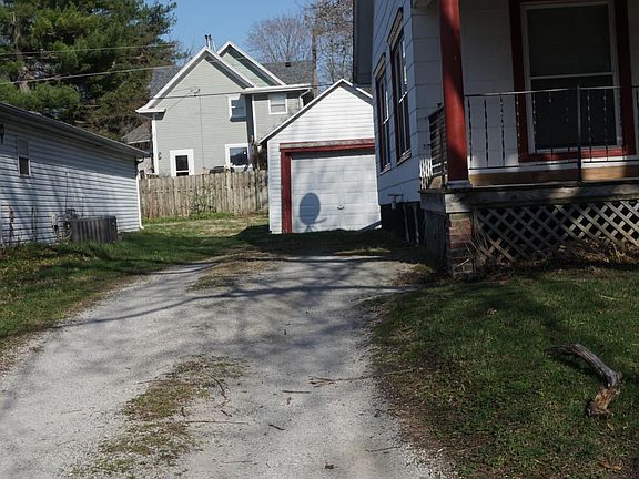 Garage to rear of house