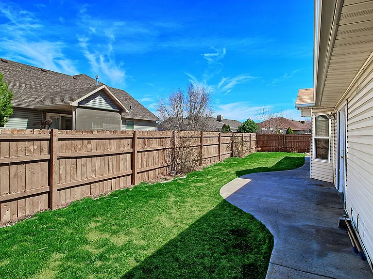 850 Henry Cir — Photo 11