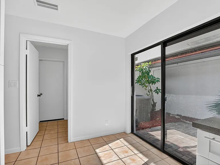 661 Hollows Cir — Photo 30