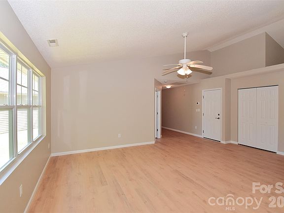 4th image of 176 Clear Creekside Dr