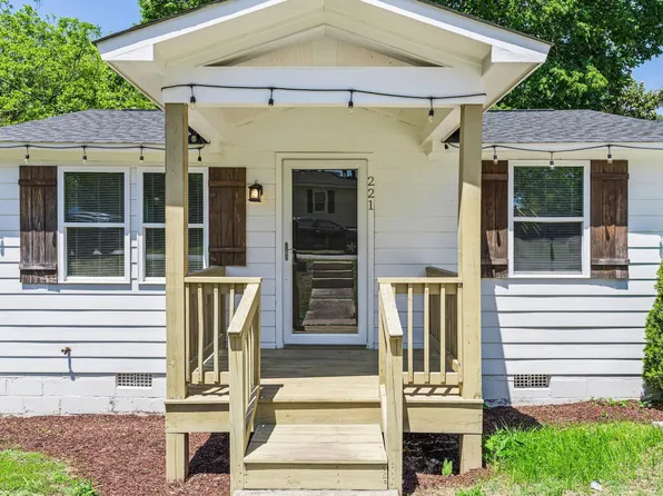 221 Turner St, Holly Springs, NC 27540