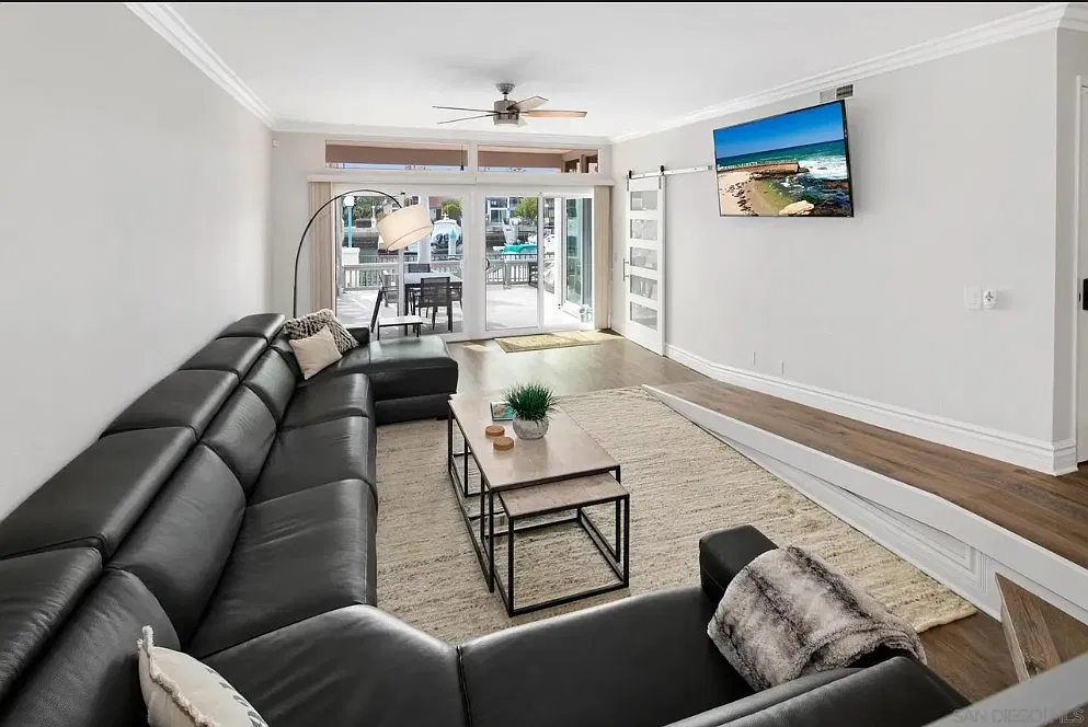 2 bed, 1650 sqft, $6,995 — Photo 1