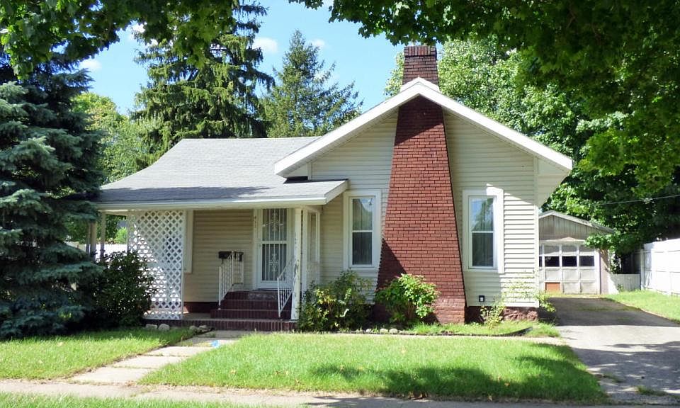 1st image of 411 W Railroad St