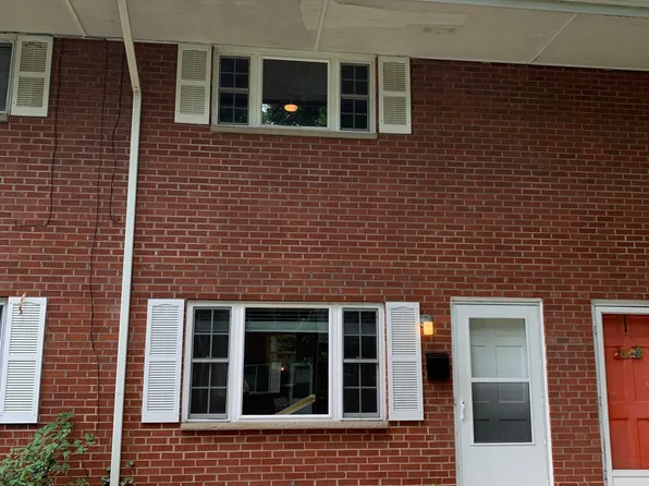 827 Glendale Ave APT E, South Charleston, WV 25303