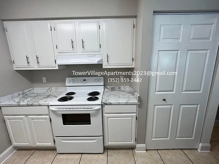 7423 SW 42nd Pl #1 — Photo 8