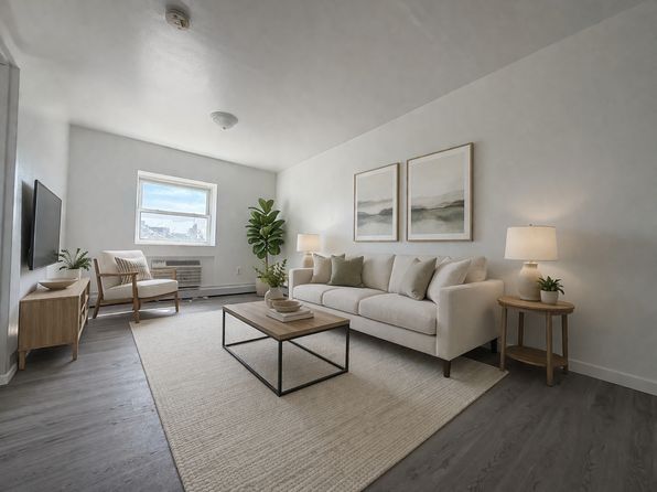 2454 Hoffman St APT 4B