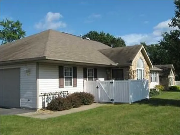 208 Charlotte Ln, New Castle, PA 16101