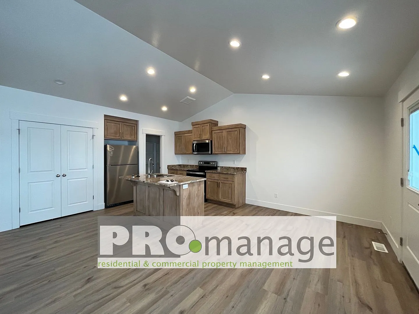 3 Bed, 2 Bath Town Home w/ 2 Car Garage - Idaho Falls — Photo 2