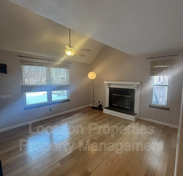 1905 W 3rd St #1 — Photo 5