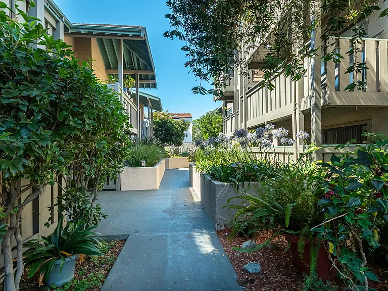 Windrose Place Pasadena — Photo 6