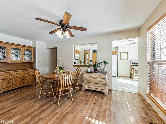 4th image of 473 Grosse Pointe Cir #473