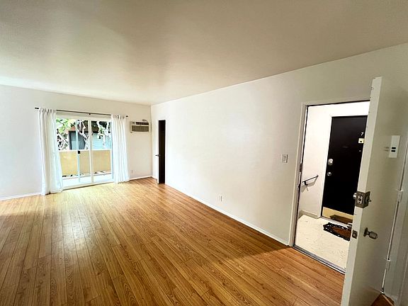 5th image of 1322 & 1326 Amherst Ave #1326-8