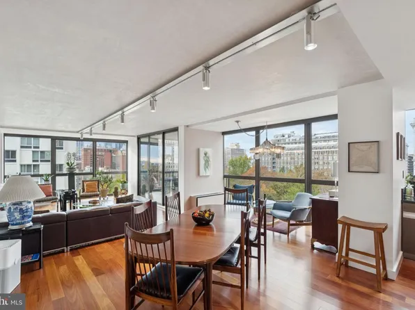 241 S 6th St APT 1105J, Philadelphia, PA 19106