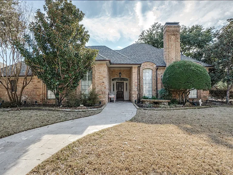 5604 Covehaven Dr — Photo 1