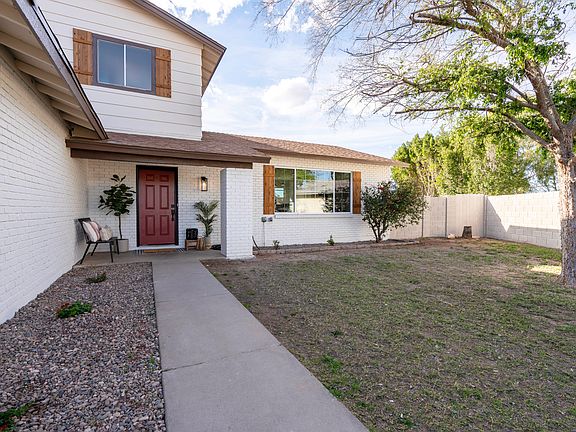 3rd image of 2727 W Meseto Cir