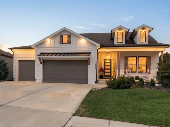 14172 S Red Bird St, Olathe, KS 66061
